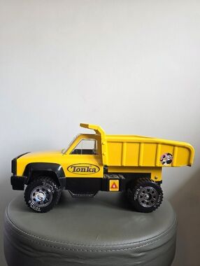 Tonka Metal Dump Truck Yellow Classic Construction Truck Hasbro 2001 Heavy Duty